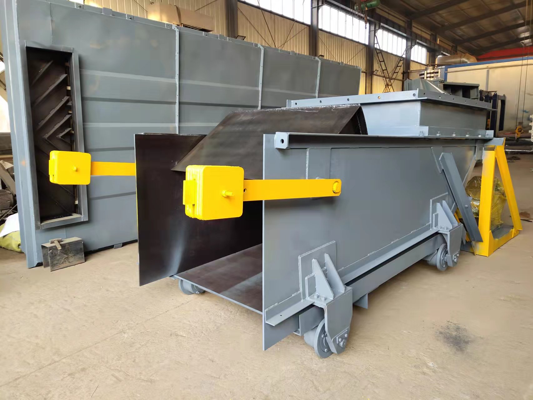 往復(fù)式給煤機